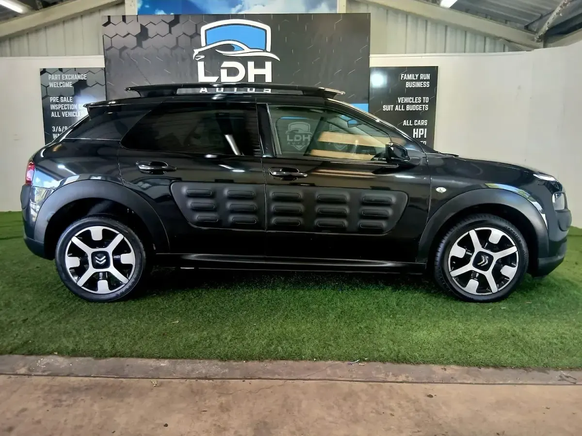 Used Citroën C4 Cactus Flair 110 HP (80 kW) 2017 Black Hatchback