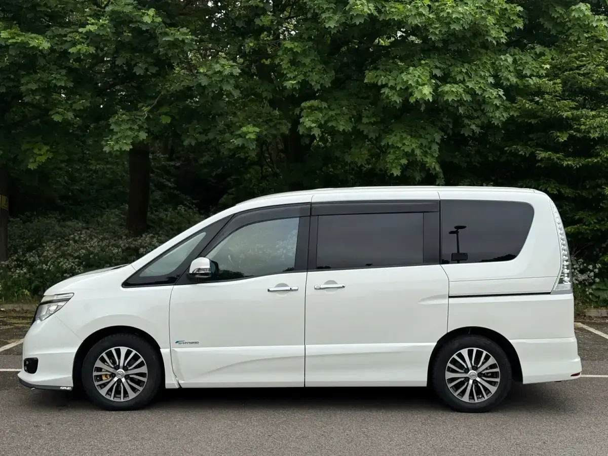 Usado Nissan Serena S 2014 Blanco Monovolumen