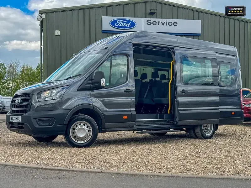 Usado Ford Transit 170 HP (125 kW) 2023 Cinzento
