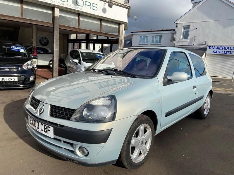 Silver Used 2003 Renault Clio II Dynamique Hatchback | £1,695 (Fair price) - Image 1/4