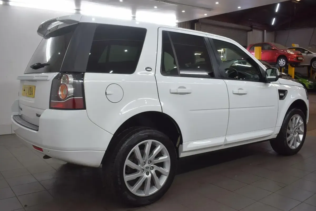 Used Land Rover Freelander 2 150 HP (110 kW) 2013 White SUV