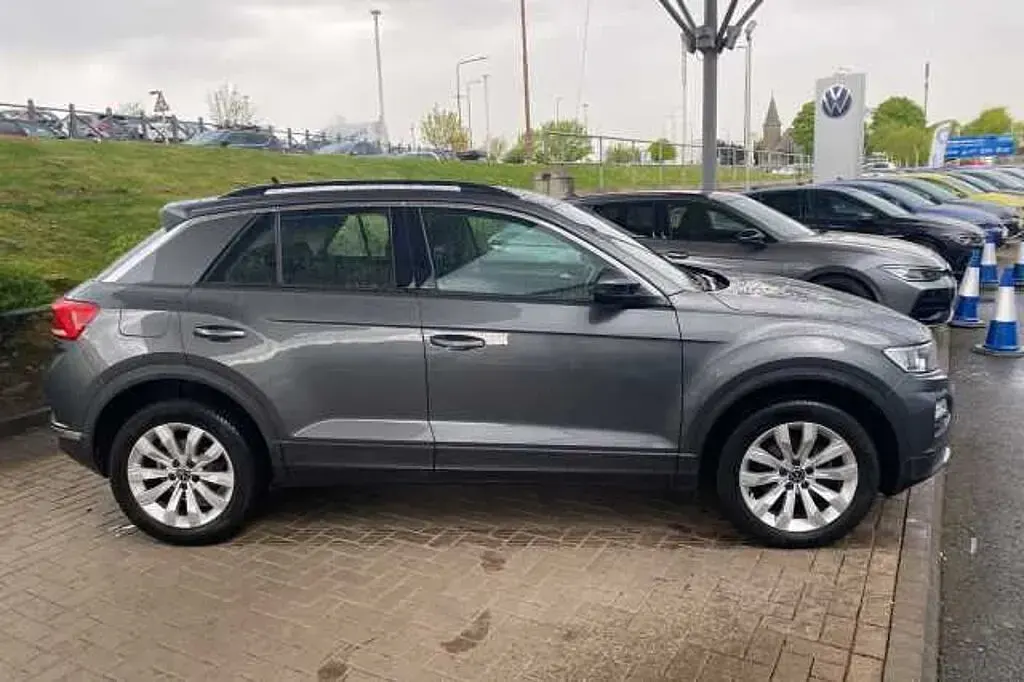 Usado VW T-Roc SE 150 HP (110 kW) 2021 Cinzento SUV