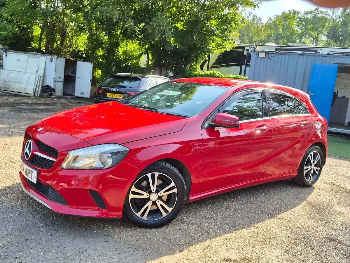 Used Mercedes A160 SE 2017 Red Hatchback