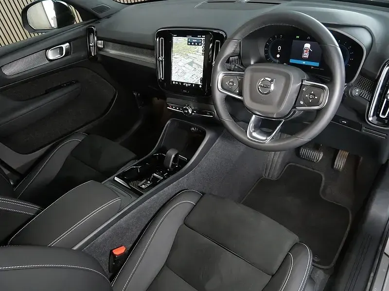 Usado Volvo XC40 Plus 2023 Dorado SUV