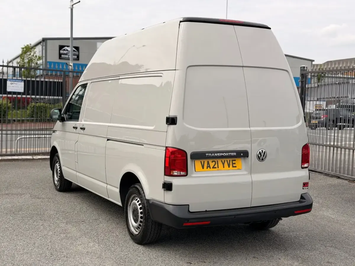 Begagnad VW Transporter Startline 2021 Grå Van
