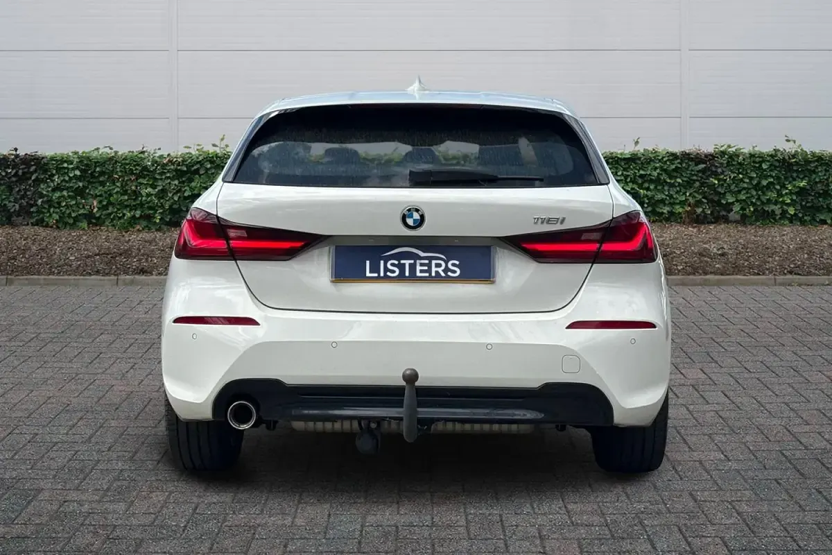Used BMW 118 Sport Line 2022 White Hatchback