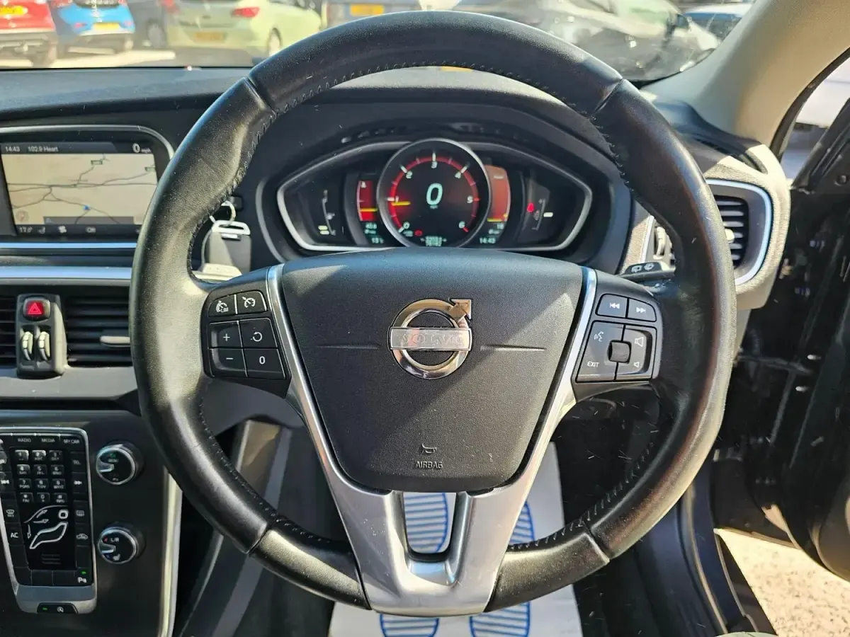 Begagnad Volvo V40 SE Lux 2013 Blå Halvkombi