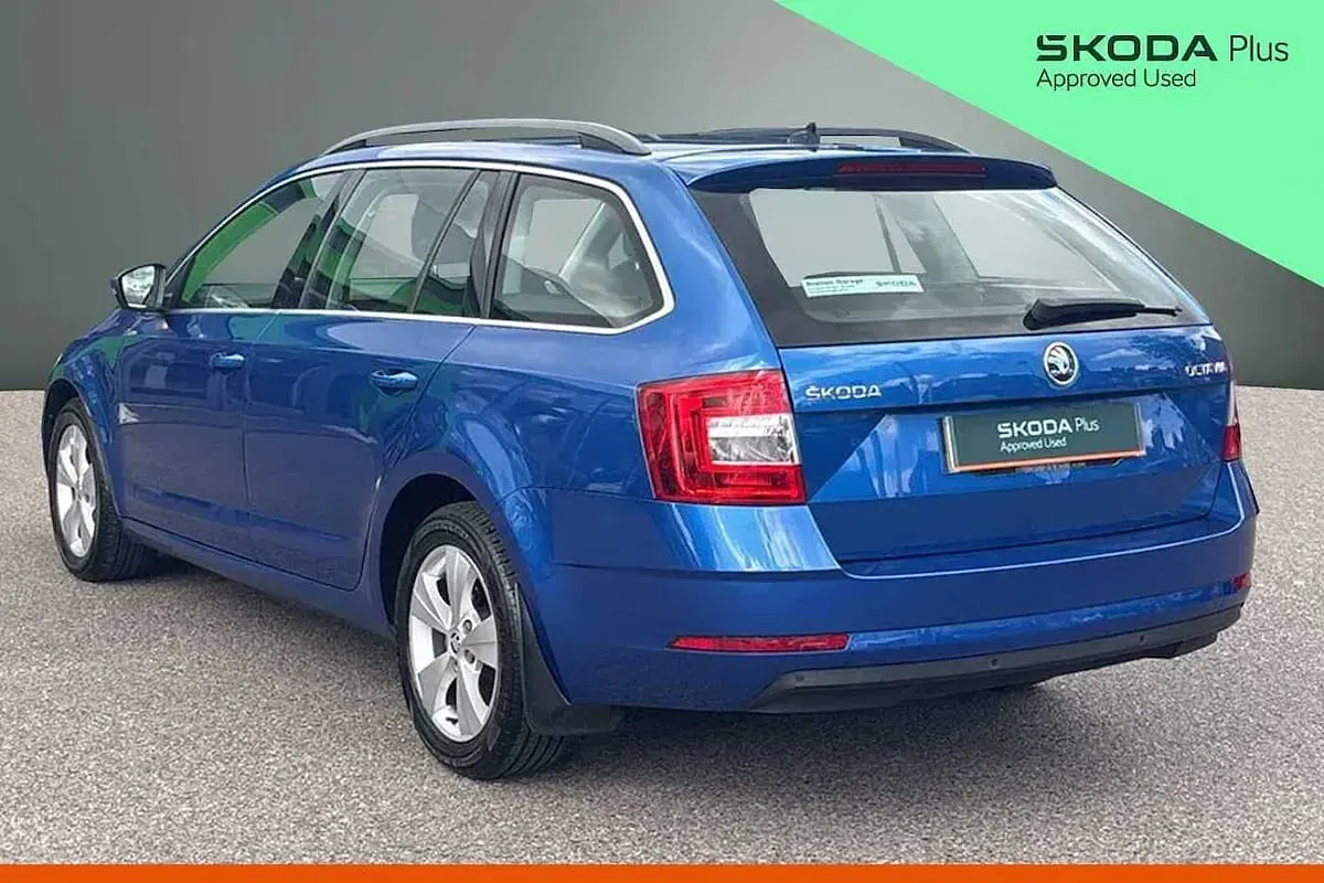 Used Skoda Octavia 85 HP (62 kW) 2018 Race blue metallic Estate