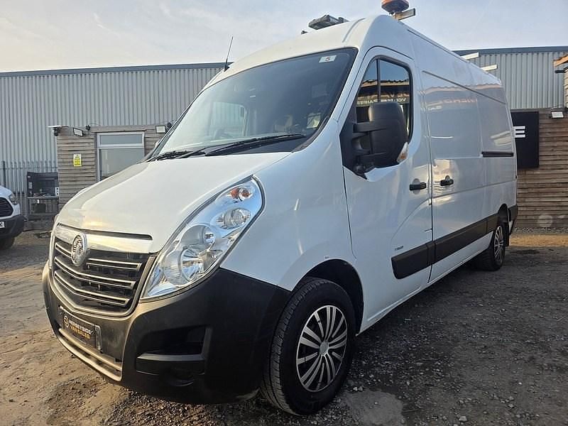 Used Vauxhall Movano 130 HP (95 kW) 2018 White MPV