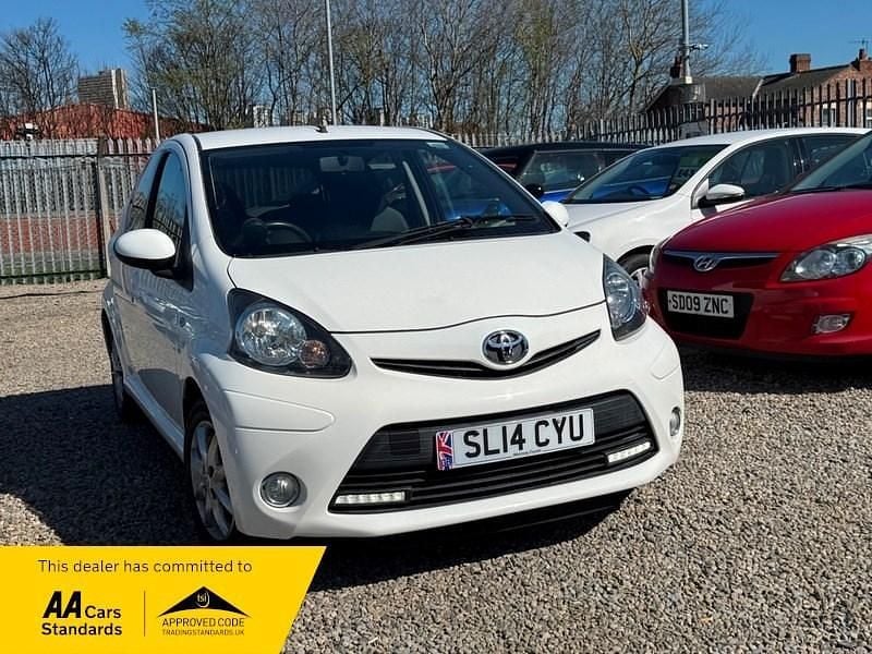 Used Toyota Aygo 68 HP (50 kW) 2014 White Hatchback