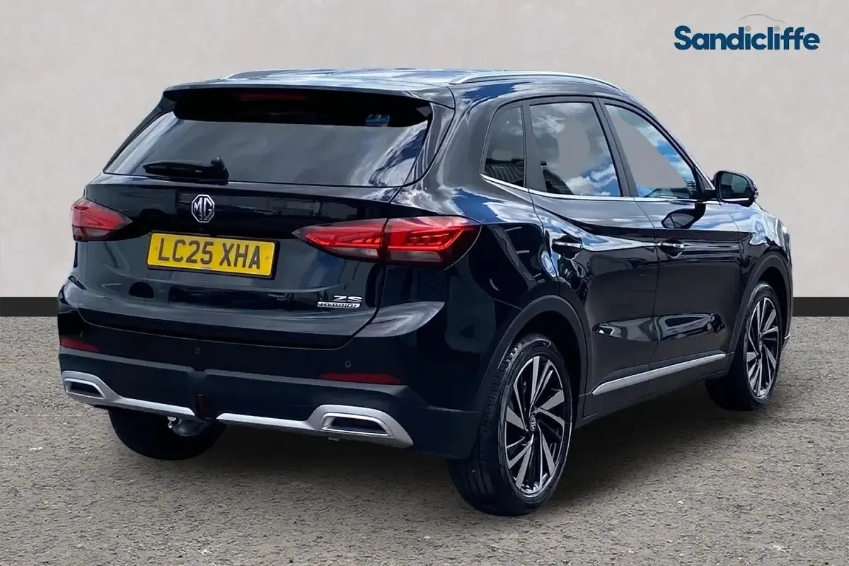 Used MG ZS Trophy 196 HP (144 kW) 2024 Metallic  black pearl SUV