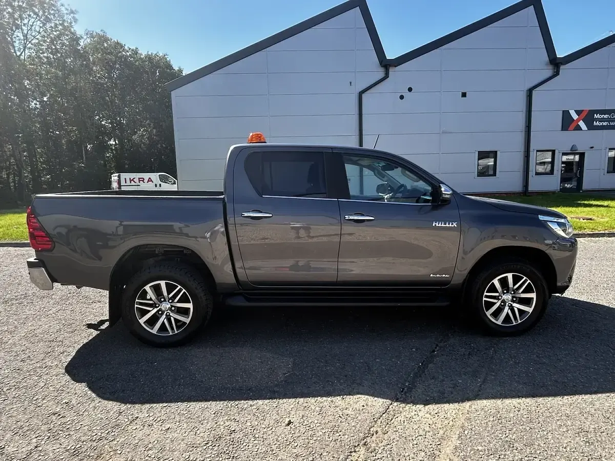 Used Toyota HiLux 150 HP (110 kW) 2019 Grey Pickup