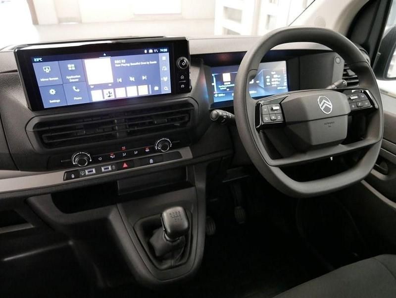 Used Citroën Dispatch 145 HP (106 kW) 2024 White MPV