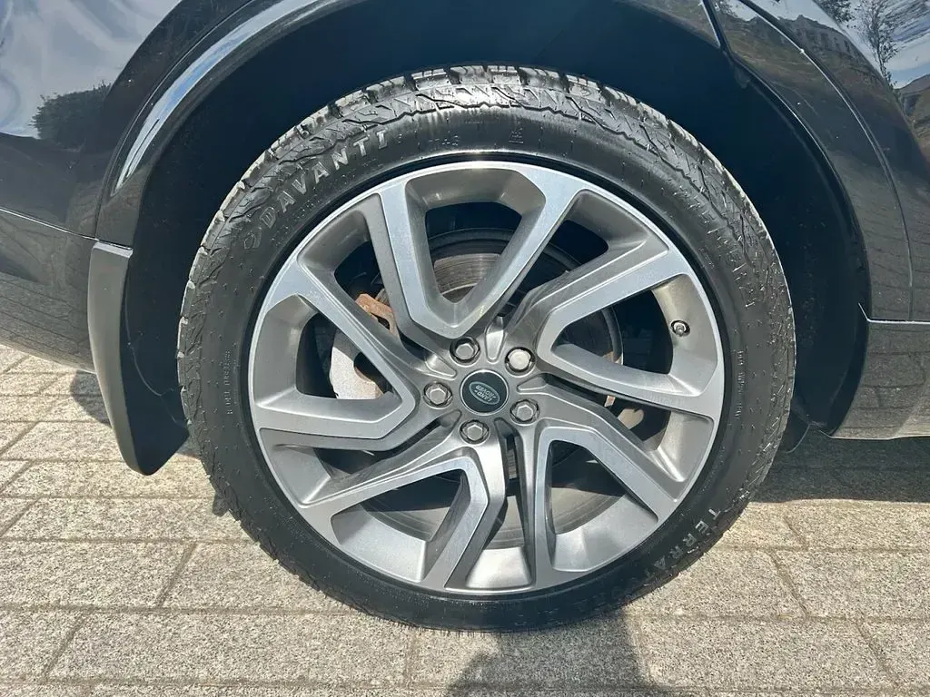 Used Land Rover Discovery Landmark 306 HP (225 kW) 2019 Black SUV