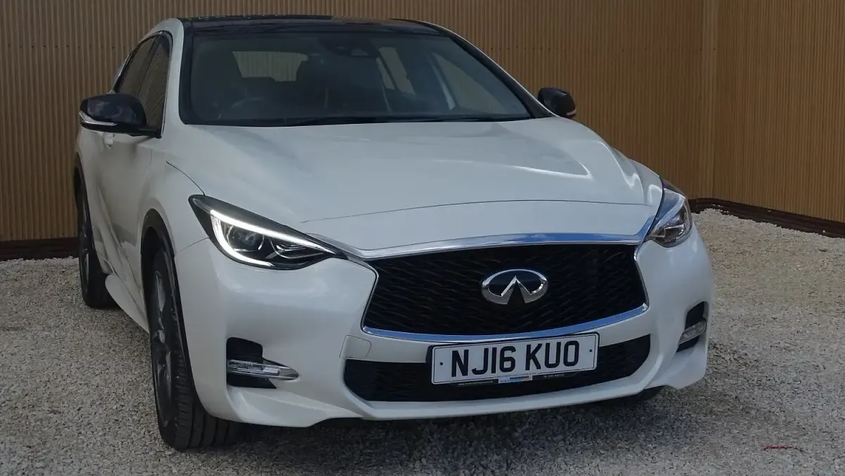 Used Infiniti Q30 Sport Tech 109 HP (80 kW) 2016 White Hatchback