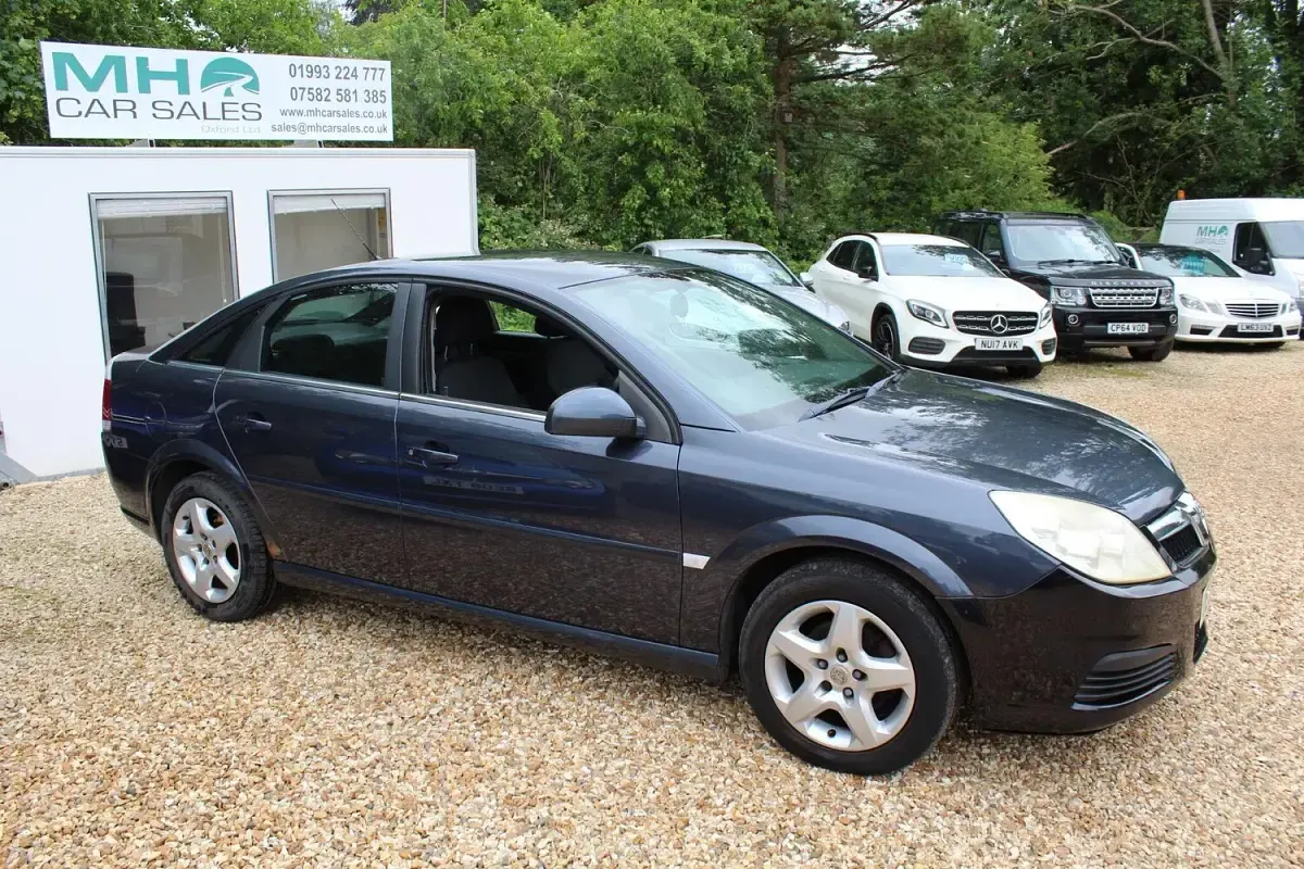 Used Vauxhall Vectra 138 HP (101 kW) 2008 Blue Hatchback