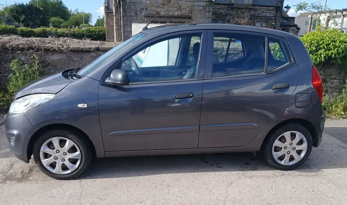 Usado Hyundai i10 Classic 86 HP (63 kW) 2011 Cinzento Citadino