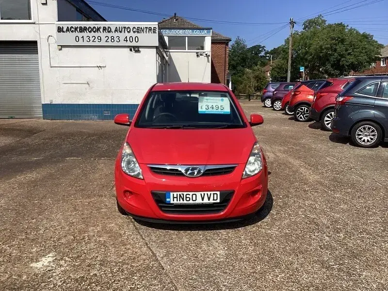 Used Hyundai i20 Comfort 77 HP (56 kW) 2010 Red Hatchback