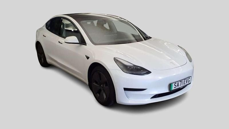 White Used 2021 Tesla Model 3 Standard Range Sedan | £13,746 (Good price) - Image 1/2