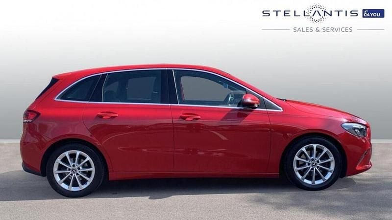 Used Mercedes B200 Executive 148 HP (108 kW) 2020 Red MPV