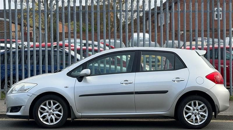 Used Toyota Auris T3 90 HP (66 kW) 2007 Silver Hatchback
