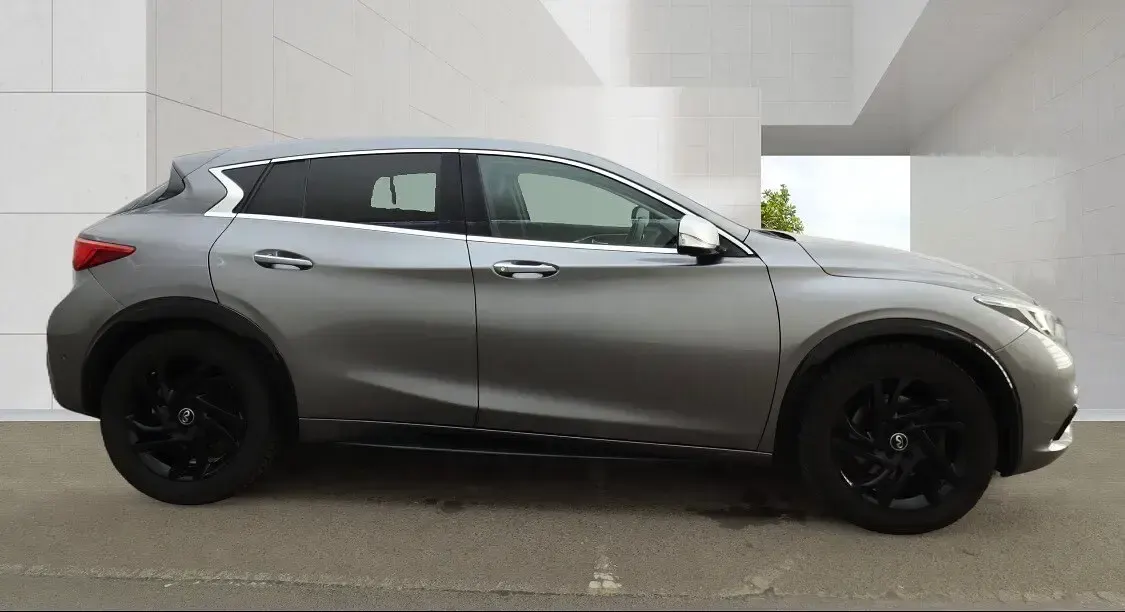 Used Infiniti Q30 Premium 170 HP (125 kW) 2016 Grey Hatchback