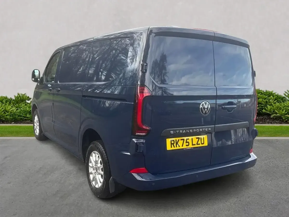 Nouă VW Transporter Pro 100 kW (136 CP) 2025 Albastru Van