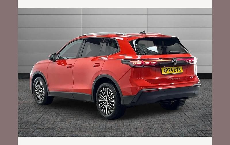 Used VW Tiguan Match 150 HP (110 kW) 2024 Red SUV