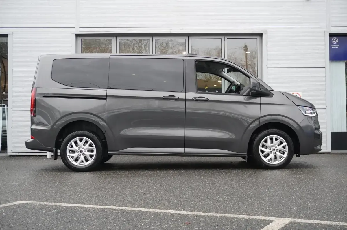 Begagnad VW T7 Style 170 HK (125 kW) 2025 Grå Van