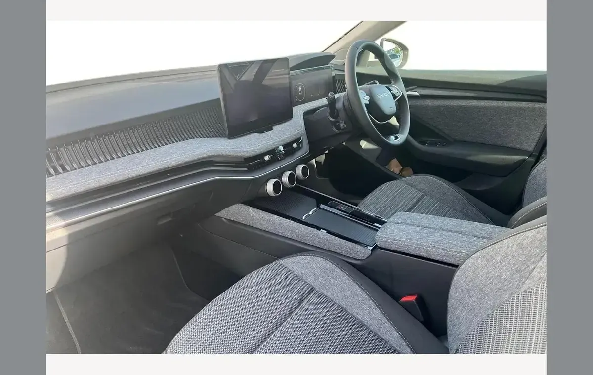 Used Skoda Superb SE Technology 193 HP (141 kW) 2026 White Hatchback