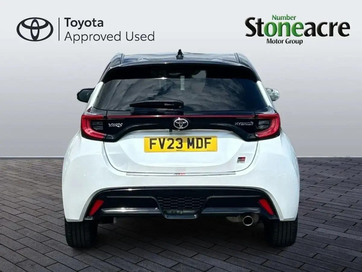 Used Toyota Yaris Hybrid Sport 116 HP (85 kW) 2023 White/black Hatchback