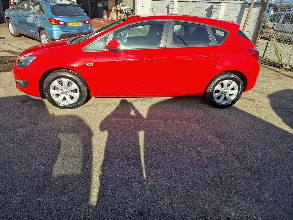 Used Vauxhall Astra Design Edition 2015 Red Hatchback