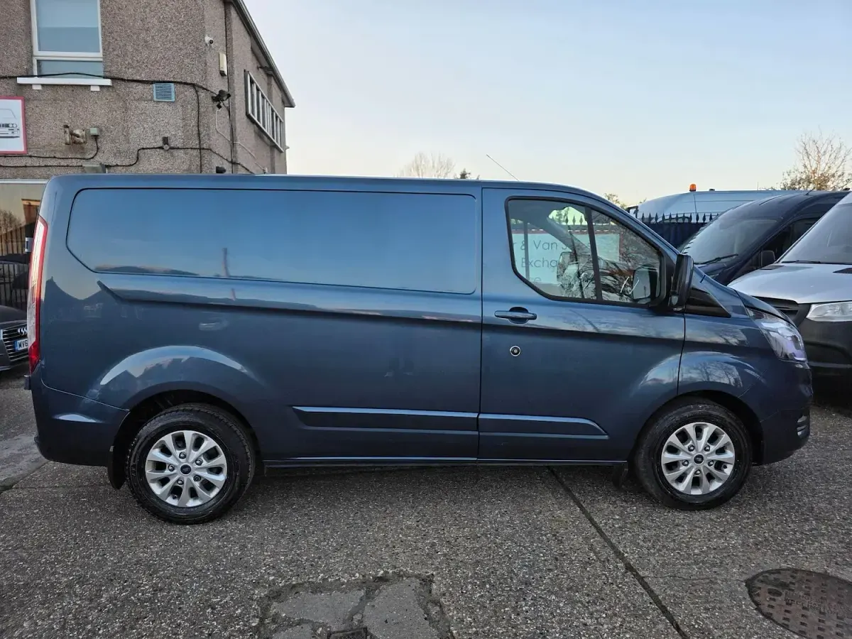 Used Ford Transit Custom Limited 130 HP (95 kW) 2019 Blue Van