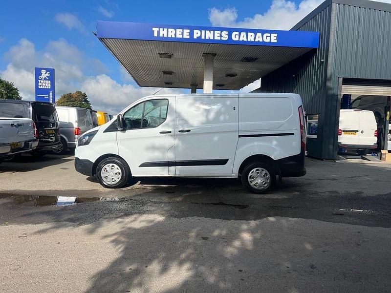 White Used 2020 Ford Transit Custom Van | £8,329 (Good price) - Image 1/4