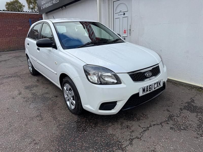 White Used 2011 Kia Rio Hatchback | £1,795 (Good price) - Image 1/4