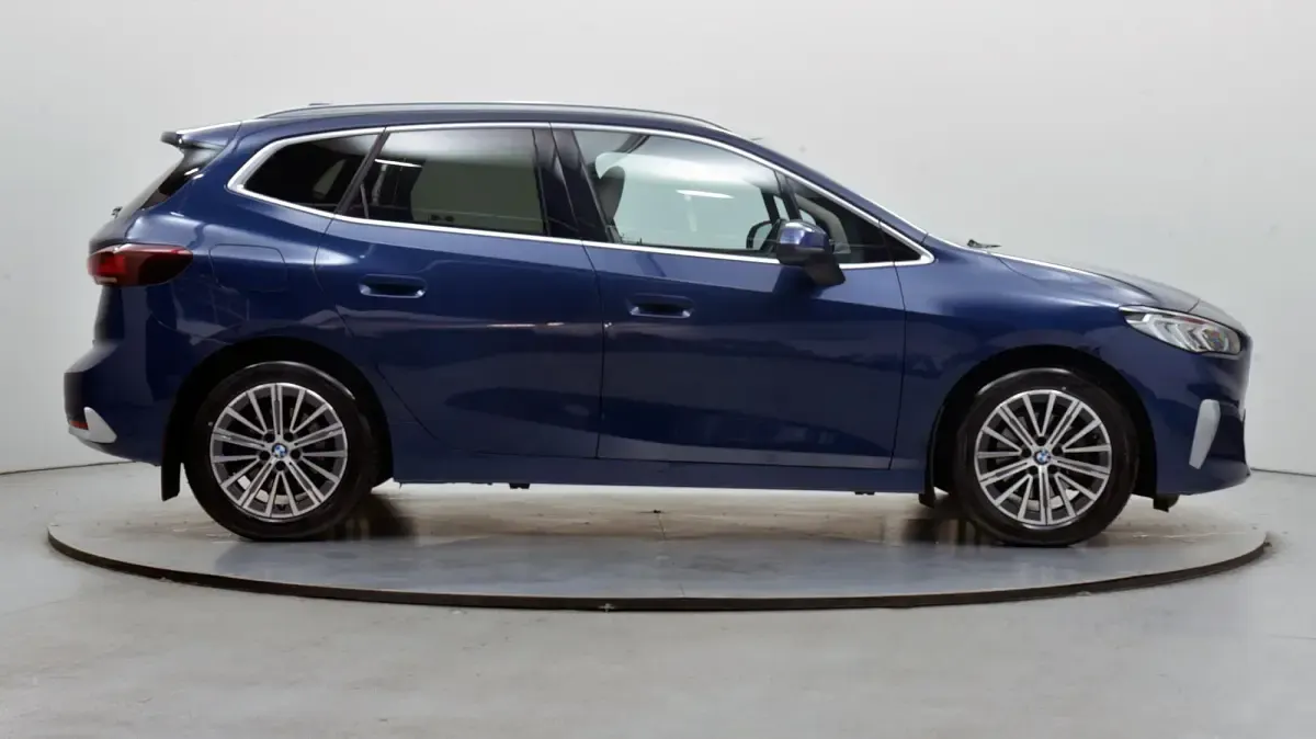 Used BMW 218 Active Tourer Luxury Line 148 HP (108 kW) 2022 Blue MPV