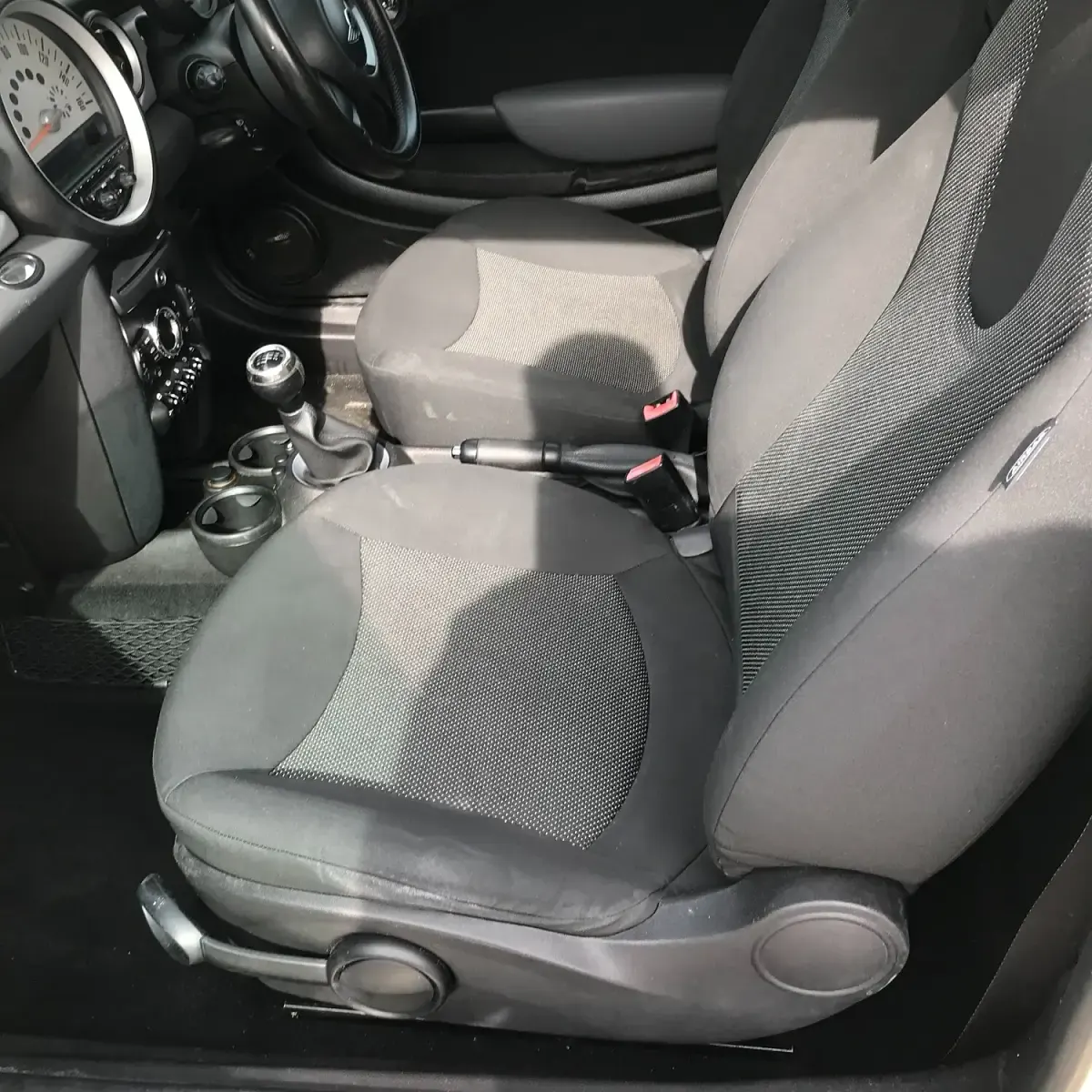 Used Mini ONE Hatch 98 HP (72 kW) 2011 White Hatchback