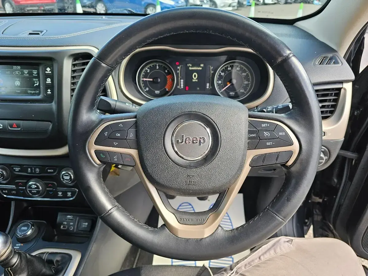 Used Jeep Cherokee Longitude 140 HP (102 kW) 2015 Black SUV