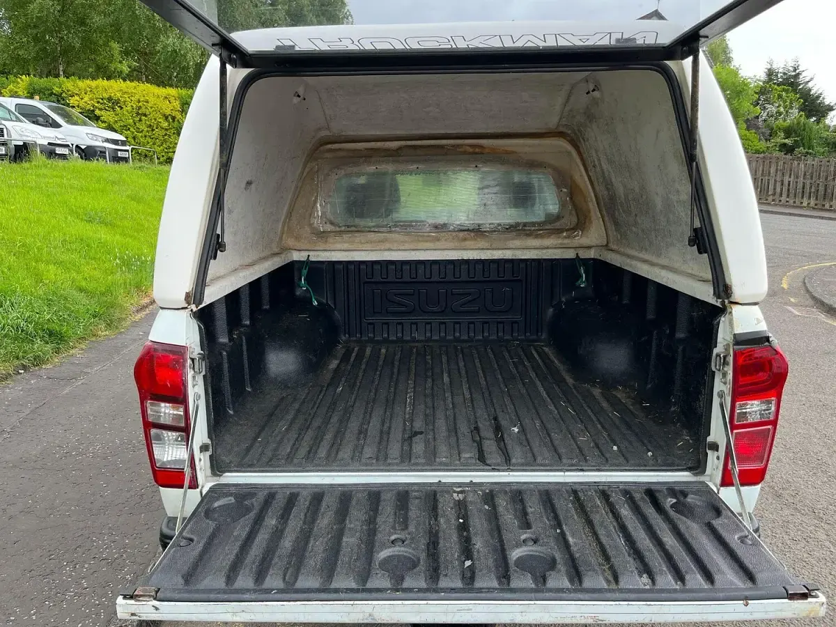 Used Isuzu D-Max 2017 White Pickup