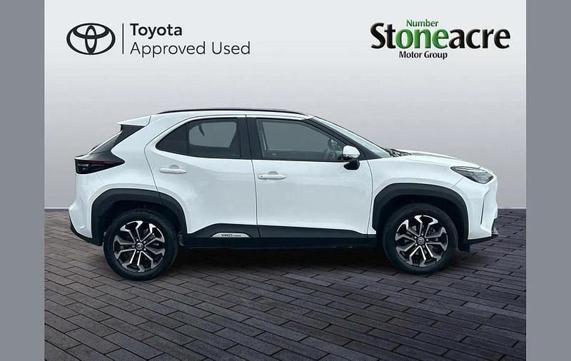 Used Toyota Yaris Cross Design 113 HP (83 kW) 2025 White SUV