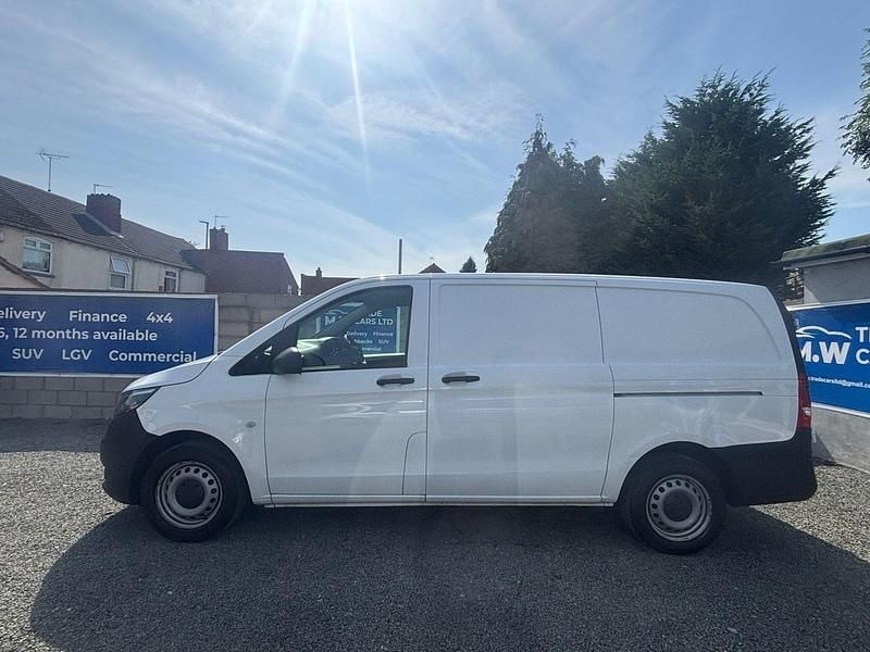 Used Mercedes Vito Progressive 134 HP (98 kW) 2022 White Van