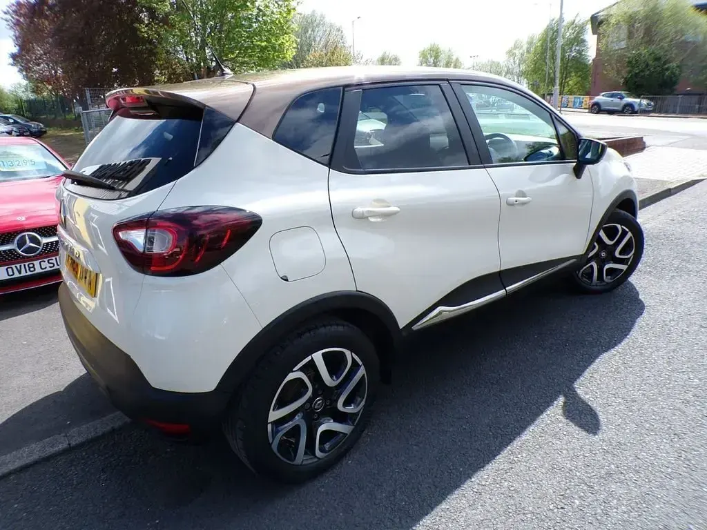 Begagnad Renault Captur Iconic 90 HK (66 kW) 2018 Vit SUV