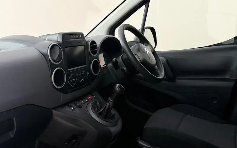 Used Citroën Berlingo 100 HP (73 kW) 2017 Black MPV