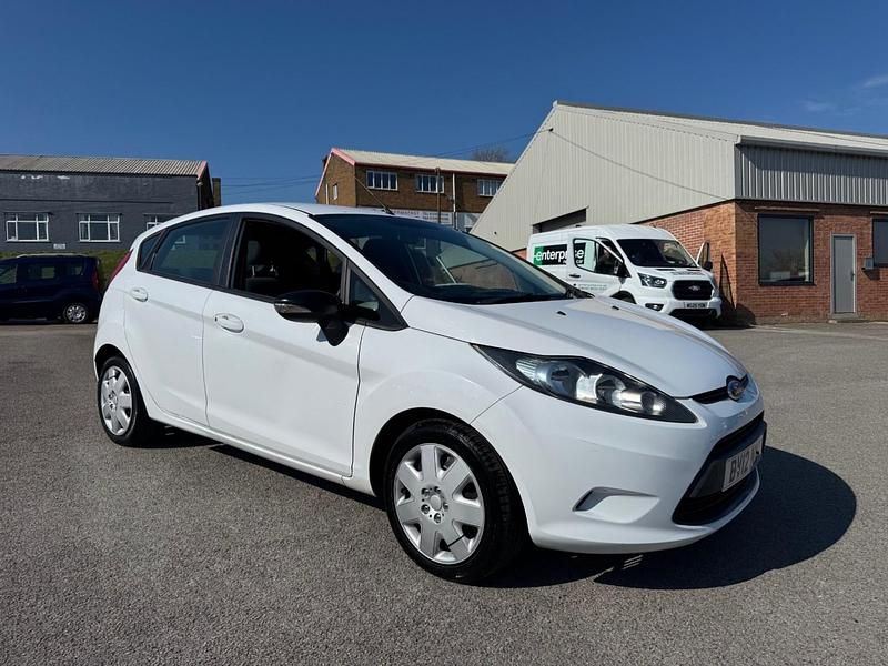 Used Ford Fiesta 82 HP (60 kW) 2012 White Hatchback