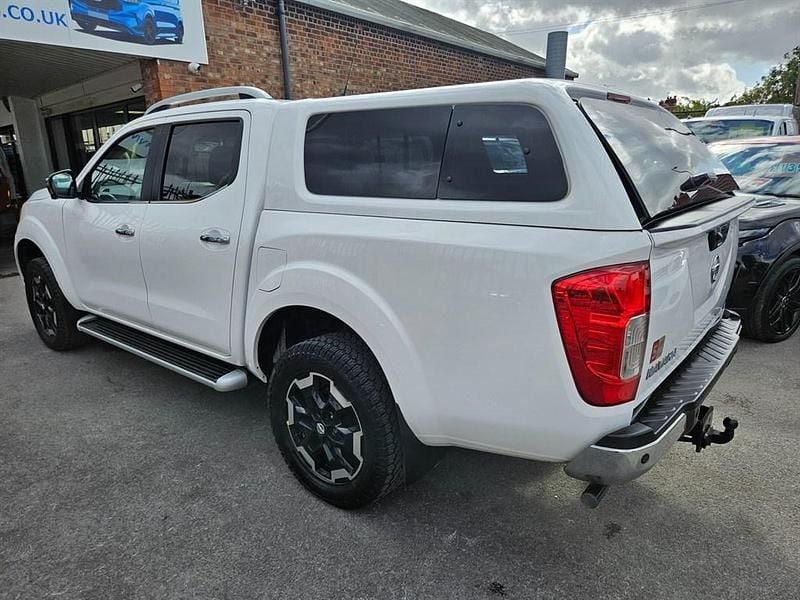 White Used 2020 Nissan Navara Tekna Pickup | £12,990 (Good price) - Image 1/4