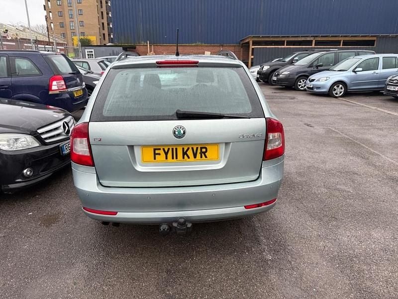 Usado Skoda Octavia Elegance 160 CV (117 kW) 2011 Verde Familiar