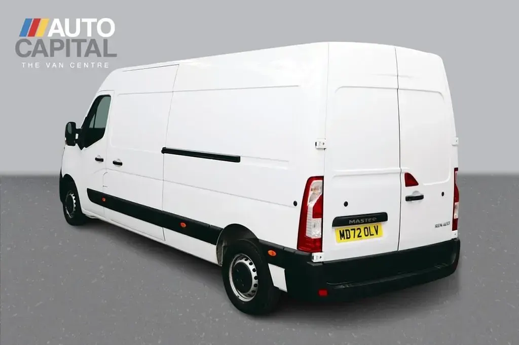 Used Renault Master Business 135 HP (99 kW) 2022 White MPV