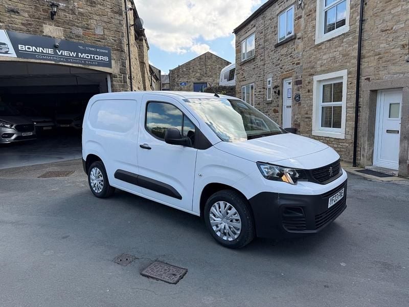 Used Peugeot Partner Premium 131 HP (96 kW) 2023 White MPV