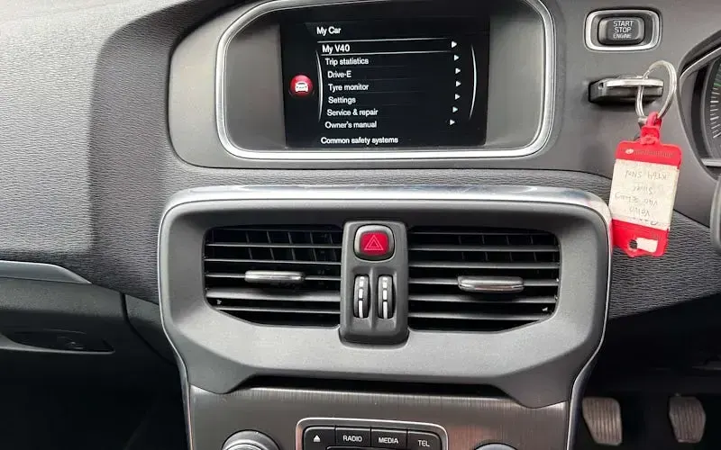 Used Volvo V40 SE Lux 150 HP (110 kW) 2015 Silver Hatchback