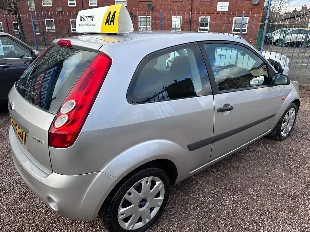 Used Ford Fiesta Style 74 HP (54 kW) 2006 Silver Hatchback